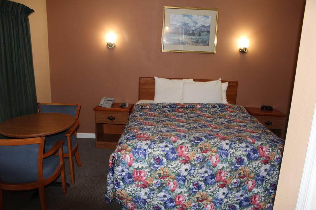 Budget Inn Lynchburg And Bedford Goode Room photo