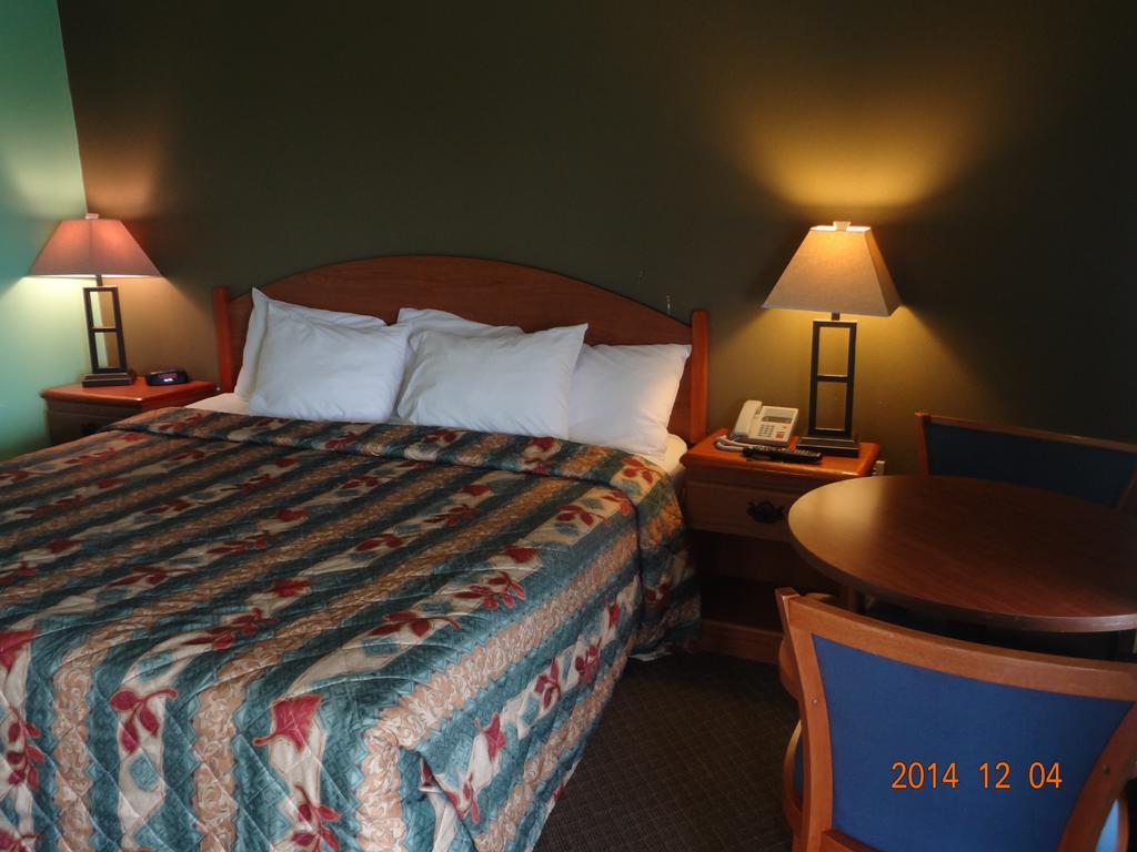Budget Inn Lynchburg And Bedford Goode Room photo