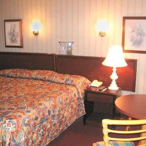 Budget Inn Lynchburg And Bedford Goode Room photo